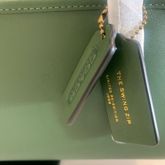 Coach Swing Zip Bag - Picture 2 of 6